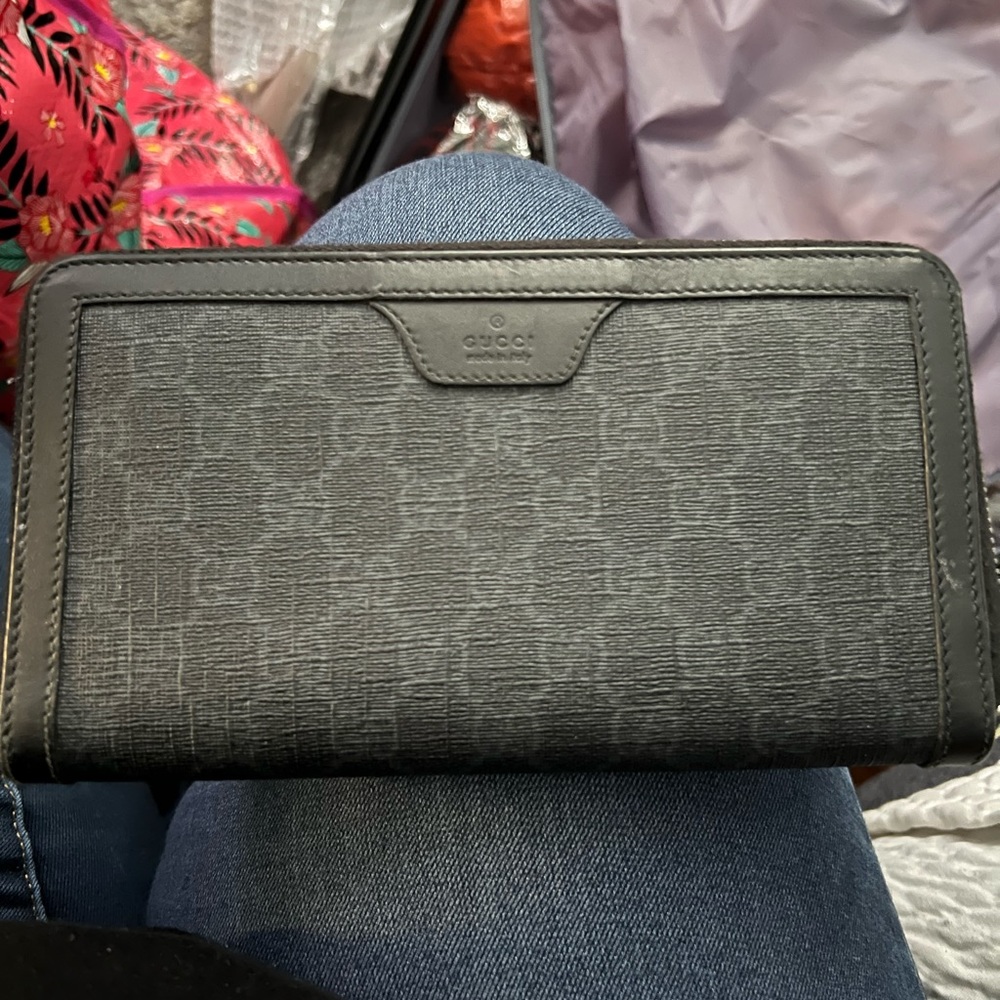 ***~SOLD~***Gucci Supreme zippered organizer wallet